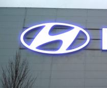 Короб-логотип Hyundai со светодиодами